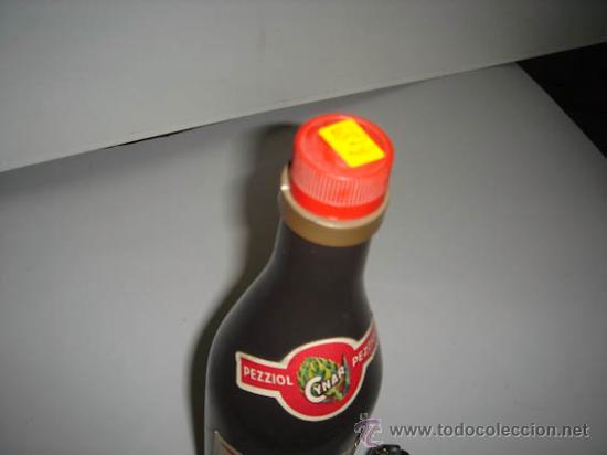 Botellas antiguas: Botella CYNAR radio, de pl&aacute;stico en . - Foto 3