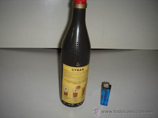 Botellas antiguas: Botella CYNAR radio, de pl&aacute;stico en . - Foto 2