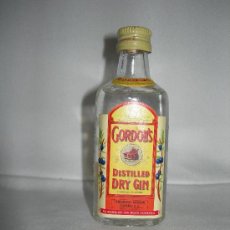 Botellas antiguas: BOTELLIN GORDON´S DISTILLED GRY GIN. TANQUERAY GORDON. ESPAÑA. EL ALMA DE UN BUEN COCKTAIL.. Lote 146024876