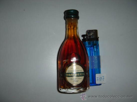 Botellas antiguas: Botell&iacute;n de THREE BARRELS. - Foto 1