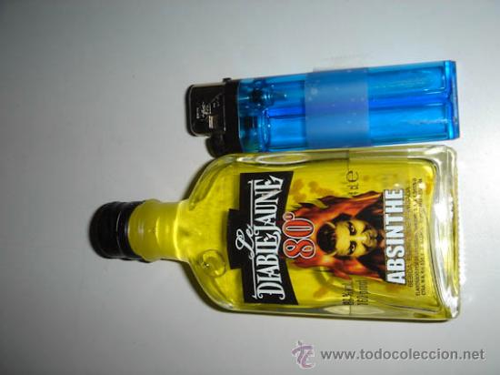 Botellas antiguas: Botell&iacute;n de LE DIABLE JAUNE, Absinthe. - Foto 1
