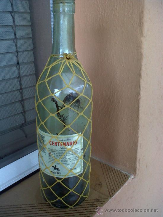 Botellas antiguas: BOTELLA DE CENTENARIO TERRY, CON MALLA. 1 LITRO - Foto 3