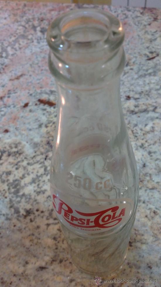 Botellas antiguas: Botella refresco PEPSI COLA, 250 cc., serigrafiada/24CENTIMETROS. - Foto 3 - 29617830