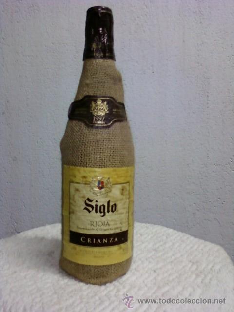 Botellas antiguas: BOTELLA SIGLO RIOJA FORRADA SACO - Foto 1