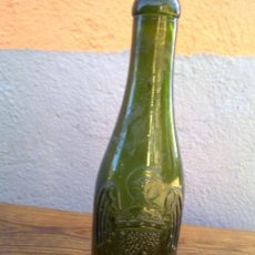 Botellas antiguas: ANTIGUA BOTELLA DE CERVEZA EL AGUILA, EN RELIEVE. 1/3 