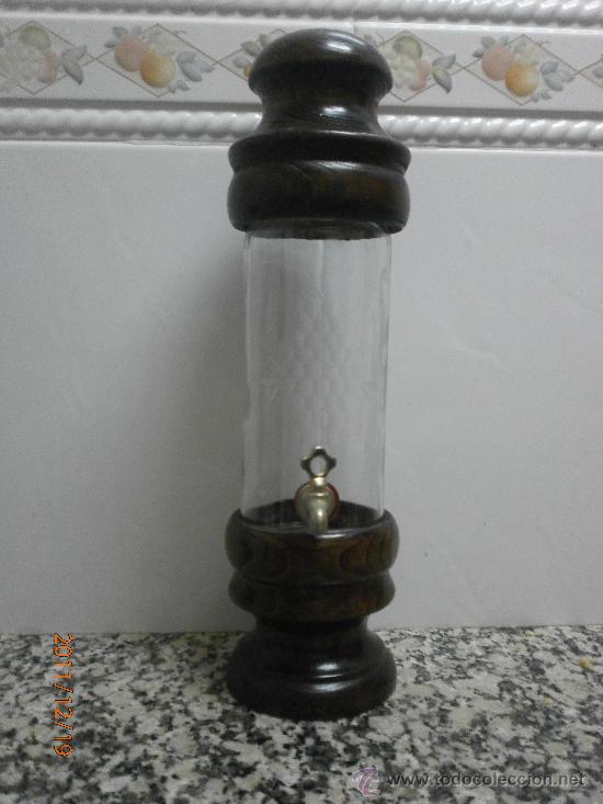 Botellas antiguas: BOTELLA CON GRIFO DECORADA CON RACIMO DE UVA - Foto 1