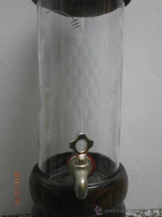 Botellas antiguas: BOTELLA CON GRIFO DECORADA CON RACIMO DE UVA - Foto 2
