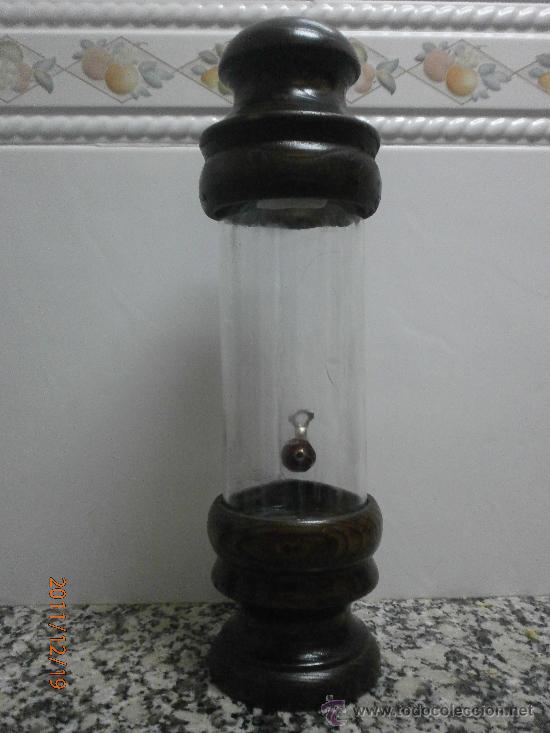 Botellas antiguas: BOTELLA CON GRIFO DECORADA CON RACIMO DE UVA - Foto 3