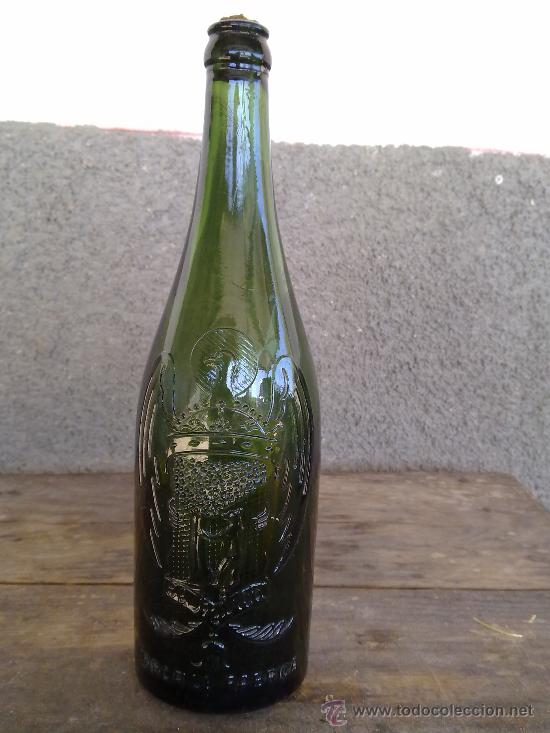 Botellas antiguas: BOTELLA DE CERVEZA EL AGUILA, EN RELIEVE, - Foto 1