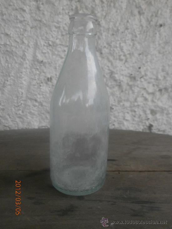 Botellas antiguas: BOTELLA AGUA EBAMSA LETRAS  EN RELIEVE CERCA DE LA BASE - Foto 1