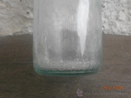 Botellas antiguas: BOTELLA AGUA EBAMSA LETRAS  EN RELIEVE CERCA DE LA BASE - Foto 2
