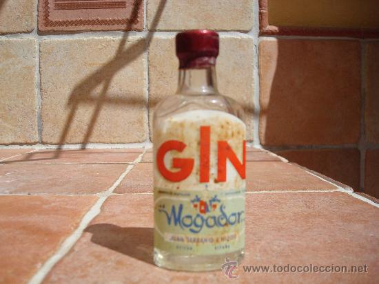 Botellas antiguas: MINI-BOTELLA CRISTAL GIN MOGADOR . - Foto 1
