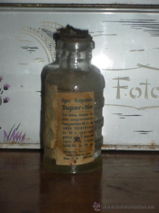 Botellas antiguas: AGUA OXIGENADA SUPER TIN BARCELONA. - Foto 2