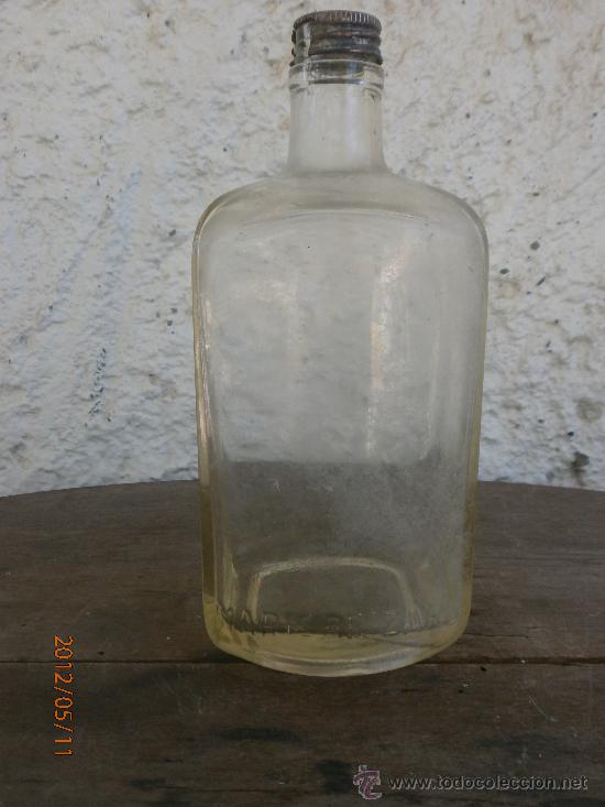Botellas antiguas: BOTELLA MARIE BRIZARD LETRAS EN RELIEVE - Foto 1