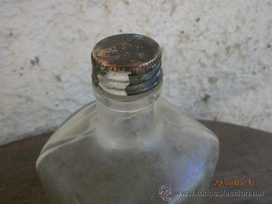 Botellas antiguas: BOTELLA MARIE BRIZARD LETRAS EN RELIEVE - Foto 3