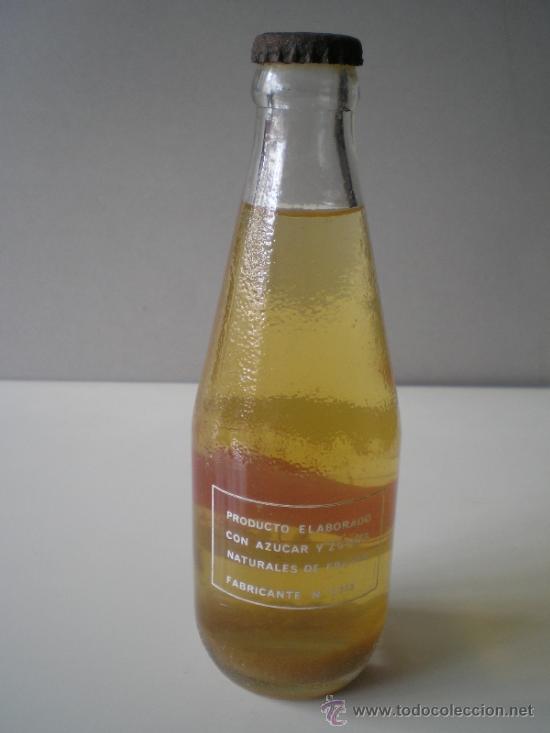 Botellas antiguas: BOTELLA DE ZUMO - MARCA FRIA - Foto 2