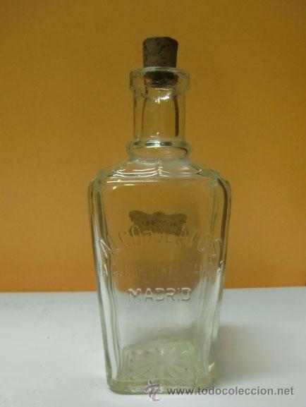 Botellas antiguas: Botella de cristal antigua de alcohol - Foto 1