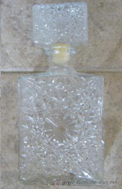 Botellas antiguas: Botella de cristal con relieve - Foto 1