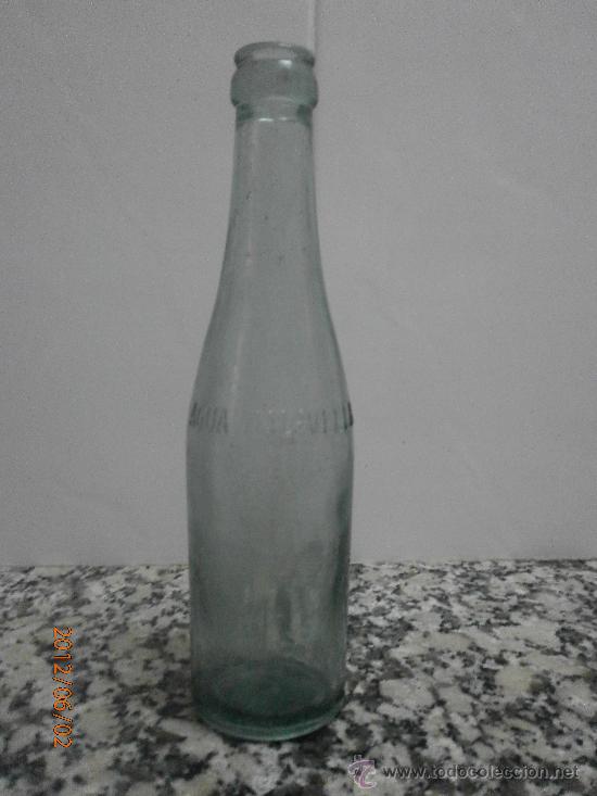 Botellas antiguas: BOTELLA AGUA MALAVELLA LETRAS EN RELIEVE - Foto 1
