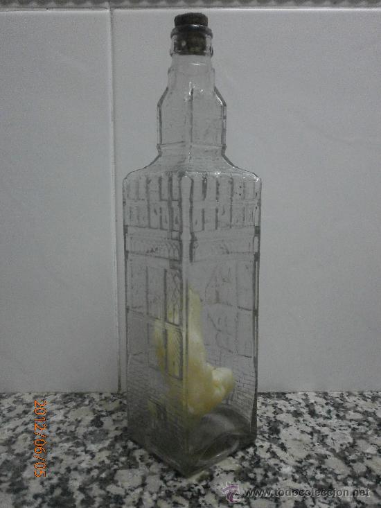 Botellas antiguas: BOTELLA LA GIRALDA RELIEVES - Foto 2