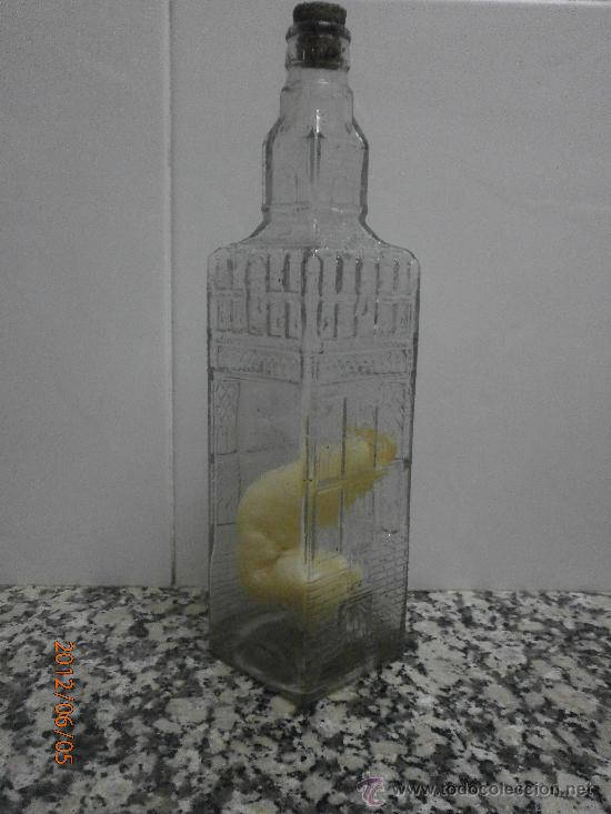 Botellas antiguas: BOTELLA LA GIRALDA RELIEVES - Foto 3