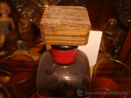 Botellas antiguas: antigua botella con dos basos para whisky - Foto 3