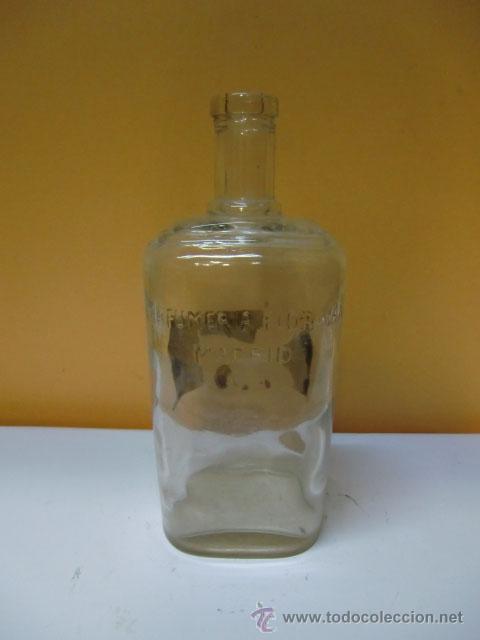 Botellas antiguas: Botella de cristal. Perfumer&iacute;a Madrid - Foto 1