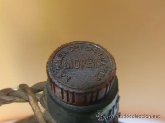 Botellas antiguas: Botella ovalada forrada de mimbre, de Moscatell - Foto 4