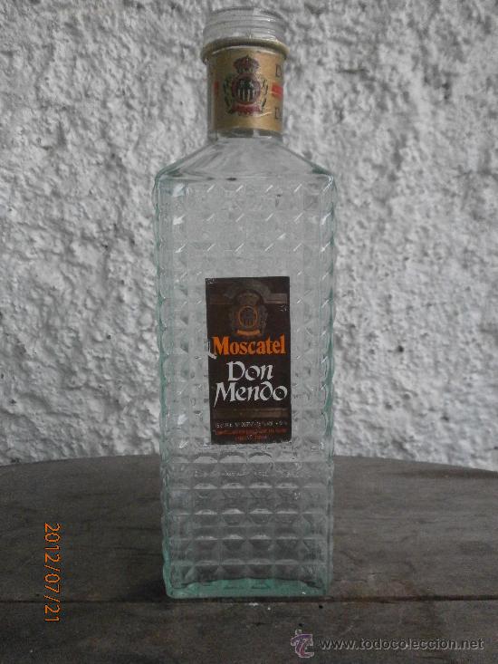 Botellas antiguas: BOTELLA MOSCATEL DON MENDO - Foto 1