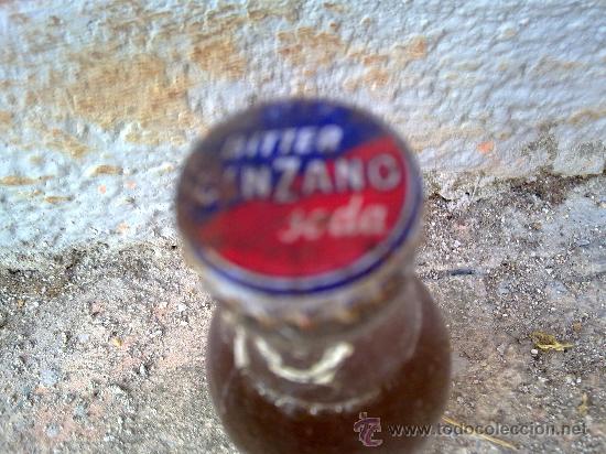 Botellas antiguas: botella  de bitter cinzano. - Foto 2