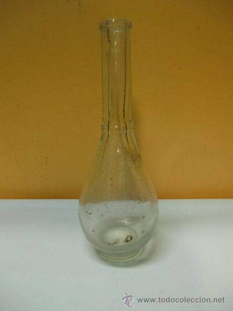 Botellas antiguas: Botella de cristal con el cuello alargado - Foto 1