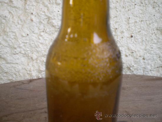 Botellas antiguas: BOTELLA CERVEZA MORITZ  LETRAS EN RELIEVE EN EL CUELLO - Foto 2
