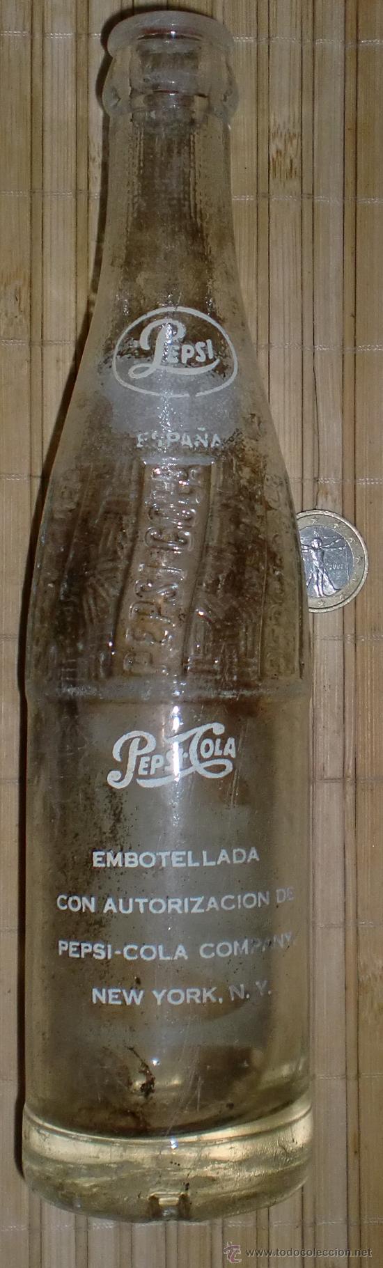 Botellas antiguas: Vieja botella de pepsi cola con grabado - Foto 3