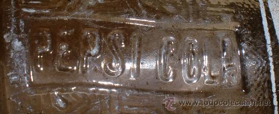 Botellas antiguas: Vieja botella de pepsi cola con grabado - Foto 2