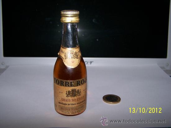 Botellas antiguas: BOTELLIN DE BRANDY TORRE ROJA - Foto 1
