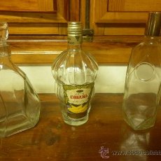 Botellas antiguas: 3 BONITAS BOTELLAS DE LICOR. UNA CON ETIQUETA LICOR COBANA. Lote 33687015