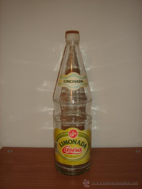 Botellas antiguas: Botella de limonada La Casera - Envase de 1 litro - - Foto 1
