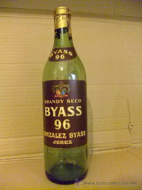 Botellas antiguas: BOTELLA VACIA DE BYASS 96 BRANDY - Foto 1