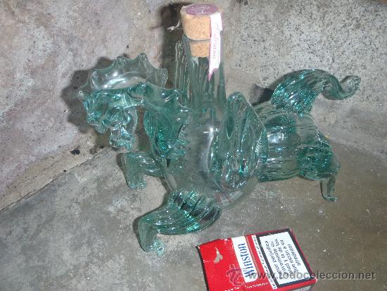 Botellas antiguas: BOTELLA LICORERA DE CRISTAL FORMA DE CABALLO PEGASO. - Foto 1