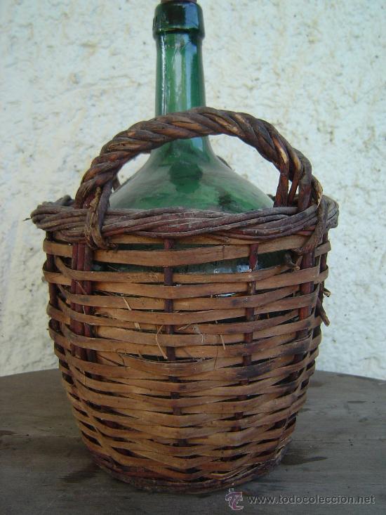 Botellas antiguas: ANTIGUA GARRAFA FORRADA - Foto 4