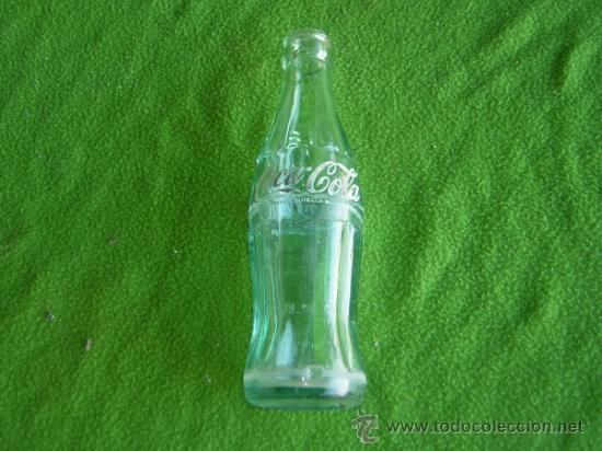Botellas antiguas: BOTELLA DE CRISTAL  COCACOLA - Foto 1
