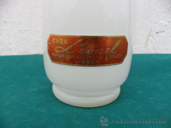 Botellas antiguas: bote de perfume de cristal opalino balnco - Foto 2