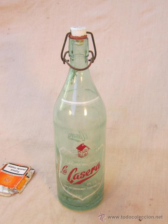 Botellas antiguas: BOTELLA DE GASEOSA LA CASERA - Foto 1