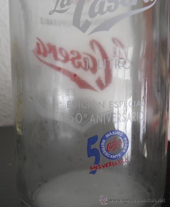 Botellas antiguas: BOTELLA CONMEMORATIVA DE LA CASERA - Foto 1