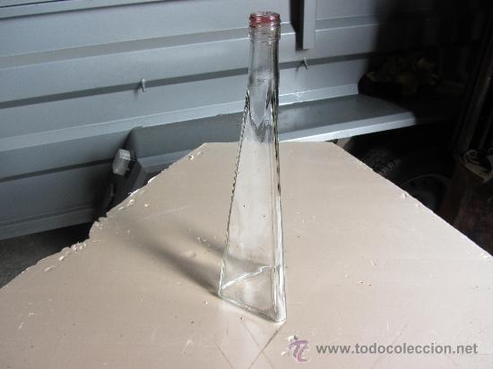 Botellas antiguas: BOTELLA DE FORMA PIRAMIDAL - Foto 1
