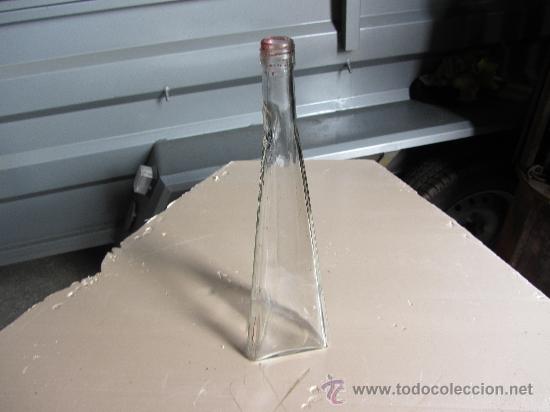 Botellas antiguas: BOTELLA DE FORMA PIRAMIDAL - Foto 2