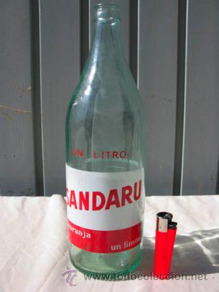 Botellas antiguas: Botella original de refresco SANDARU un litro, . - Foto 2