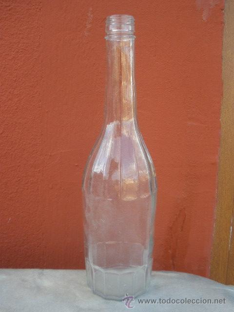 Botellas antiguas: BOTELLA DE CRISTAL. 75CL, INSCRIPCI&Oacute;N EN LA BASE - Foto 1