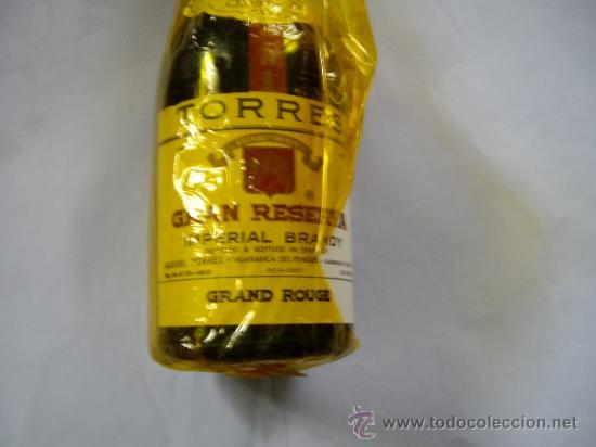 Botellas antiguas: BOTELLA BRANDY TORRES 10 - Foto 4
