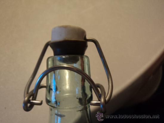 Botellas antiguas: Botella de gaseosa La Casera de un litro. - Foto 2